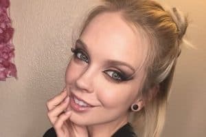 sara_x_mills_selfie