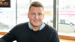 Jani Sievinen esittelee muuttunutta ulkonäköään