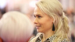 Petra Olli synnytti – julkaisi söpön kuvan lapsistaan