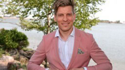 Antti Holma ja rakas hurmaavassa yhteiskuvassa