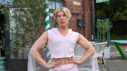 Joni Hesselgreniltä hurjia kuvia: ”Koko turpa uusiksi Koreassa”