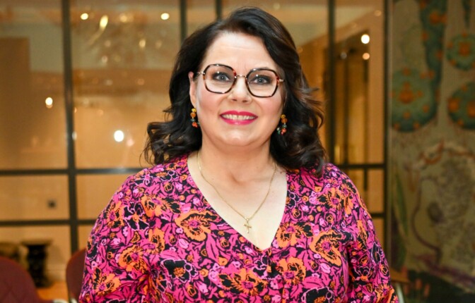 Nina Mikkonen julkaisi lapsuuskuvan – ”Tunnistatko minut kuvasta?”