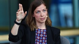 Li Andersson julkaisi kuvia hiekkarannalta ja lapsesta