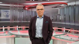 Keijo Leppänen puuhastaan: ”Kyllä uutistenluku oli helpompaa”