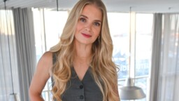 Lotta Hintsa esittelee muhkeaa raskausmahaansa – katso video