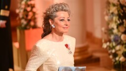 Kike Elomaa julkaisi itkuisen videon – ”Mun kaikkeni”