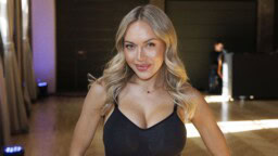 Balille matkanneen Erna Huskon upeat loma-asut – katso