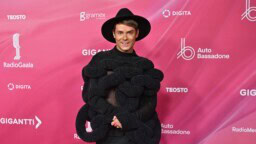 Niko Saarinen osti kasan mysteeripaketteja ja avasi ne – katso video