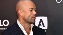 Matias Petäistön paidattomuus ihmetytti – Jan täräytti syyn