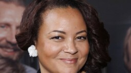 Lola Odusoga pukeutui pieneen jouluasuun – aikoo jättää muita jouluasioita tekemättä