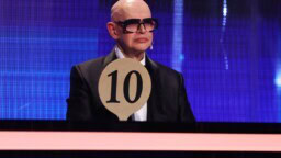 Jorma Uotisen arvio podcastissa: Erika Vikmanin ja Sanna Marinin asut Linnan juhlissa