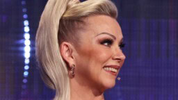 Helena Ahti-Hallberg heräsi Espanjan-kodissaan erikoiseen ääneen