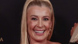 Kirsi Alm-Siira esittelee hiuksia: ”Ite tein ja säästin”