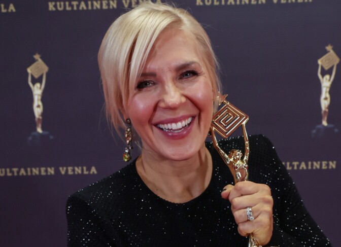 Vappu Pimiä esittelee ökyasusteitaan – ”Onnea”