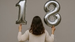 Katjan 18-v kummitytölle viemä lahja herätti someraivon