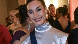 Sanna Marin julkaisi selfien – kauneus vei pääaiheesta huomion