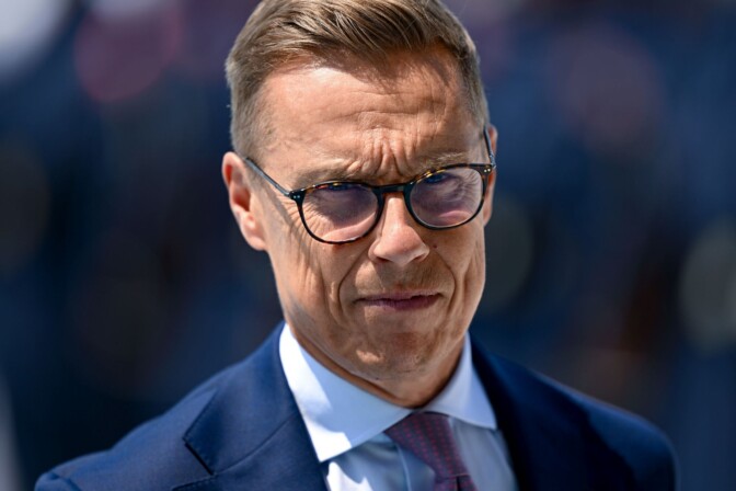 Alexander Stubb löysi kellarista Kekkosen juomat – laittoi ne näytille