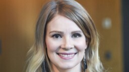 Pamela Tola julkaisi pikkujoulukuvia – Seela Sellan asusteet veivät huomion