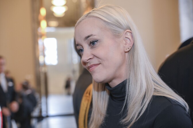 Eronnut Sofia Virta rikkoi somehiljaisuuden heti – ”Jaan mielipiteitä”