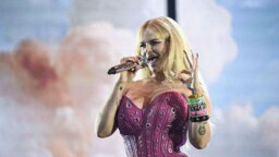 Erika Vikmanilta lisää upeita lomakuvia – ”Haluun ton mekon”