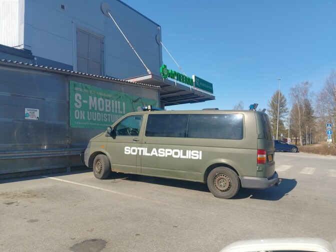 Sotilaspoliisin autosta paljastui pieni mutta paljon puhuva asia – katso kuvat