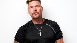Aki Manninen kertoo podcastissa pettäneensä yli 10 vuotta ja peitelleensä erikoisella tavalla