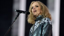 Elli Haloo synnytti – julkaisi esikoisestaan kuvan