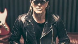 Dingo-legenda tekee paluun: edellisestä soololevystä 31 vuotta – todella erikoinen elämä takana