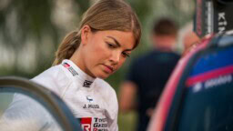 Janni Hussi kuuluisan komistuksen kainalossa