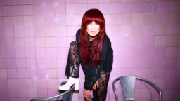 Mitä tapahtui Maija Vilkkumaalle – äitikään ei tunnista enää!