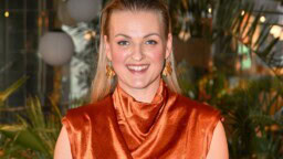 Jenni Poikelus on raskaana – katso raskauskuvat