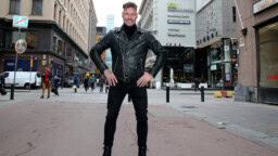 Aprillipäivä meni jo, mutta arvaako joku mitä Aki Manniselle on tapahtunut?