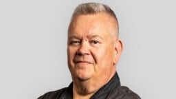 Tänään tv:ssä: Huutokauppakeisari Aki Palsanmäki saa haltuunsa jotain uskomatonta!