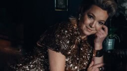 Yleisö marssi ulos Annika ”Shangain valot” Eklundin konsertista!