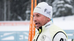 Antti Tuisku kertoi ikäviä uutisia hengitysmaski kasvoillaan