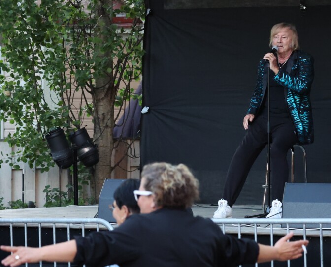 Danny oikaisee väärinkäsitykset potkuista ja autoasiasta