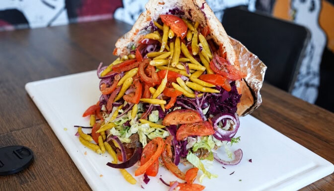 Suomalaismies ahmi 2,5 kilon kebabin – tältä annos näyttää
