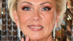 Huh, mikä linnamainen Espanjan-koti, Helena Ahti-Hallberg – kuvalinkki