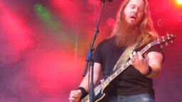 Jouni Hynynen ja Mari Perankoski korkkasivat terassikauden – mikä näky