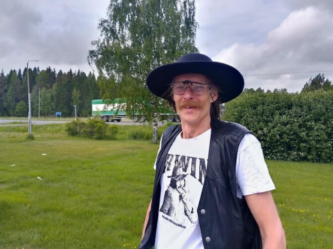 Irwin elää sittenkin – Suomen suvessa kiertää kaksoisolento, joka näyttää samalta ja laulaa kuin hän