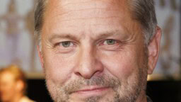 Suomalainen huippunäyttelijä mokasi bensa-asemalla – hämmentävä tapahtumaketju lähti vyörymään