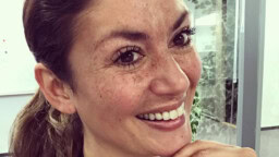 Jasmin Mäntylä muistaa Vappu Pimiän ilkkuneen hänelle: ”Nykypäivän kansankynttilä”