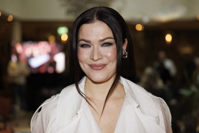 Jenni Vartiainen tahkoaa sata tonnia kuussa, mutta tietäisittepä mitä on tilillä