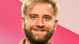 Joel Harkimo viihtyi salilla vaalean kaunottaren kanssa – kaunotar pukeutui Instagramissaan sotilaspukuun