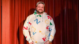 Maailman suosituin tietovisa palaa Suomen televisioon – juontaja tiedossa, julkkisvieraat vielä salaisuus