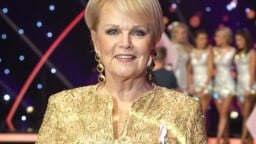 Katri Helena julkaisi hulvattoman juhannuskuvan – nyt saa nauraa!