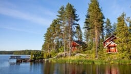 Täältä löytyvät Suomen halvimmat rantamökit