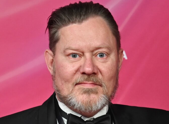 Raditoimittaja Pertti Salovaara sai työtarjouksen, joka alkoi haista hyvin nopeasti: ”Levossa ja jäykkänä”