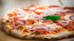 Jenni tilasi pizzan – se mitä oli pizzalaatikossa on ehkä hulluinta mitä tänään luet