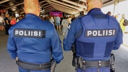 Oulun poliisilaitoksen poliisia potkaistiin päähän